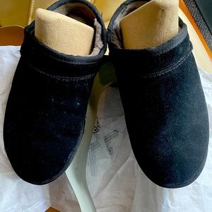 Ugh Classic Slippers size 9